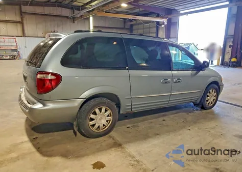 2004 Chrysler Town & Country Touring z USA, uszkodzony, nr VIN 2C4GP54L04R603473